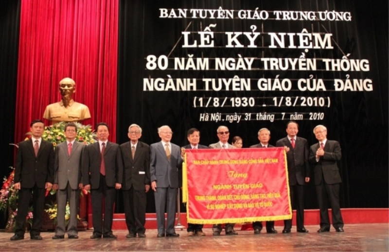 Lễ kỷ niệm 80 năm Ngày truyền thống ngành Tuyên giáo của Ðảng (01/8/1930- 01/8/2010). (Ảnh: Nhân Dân)