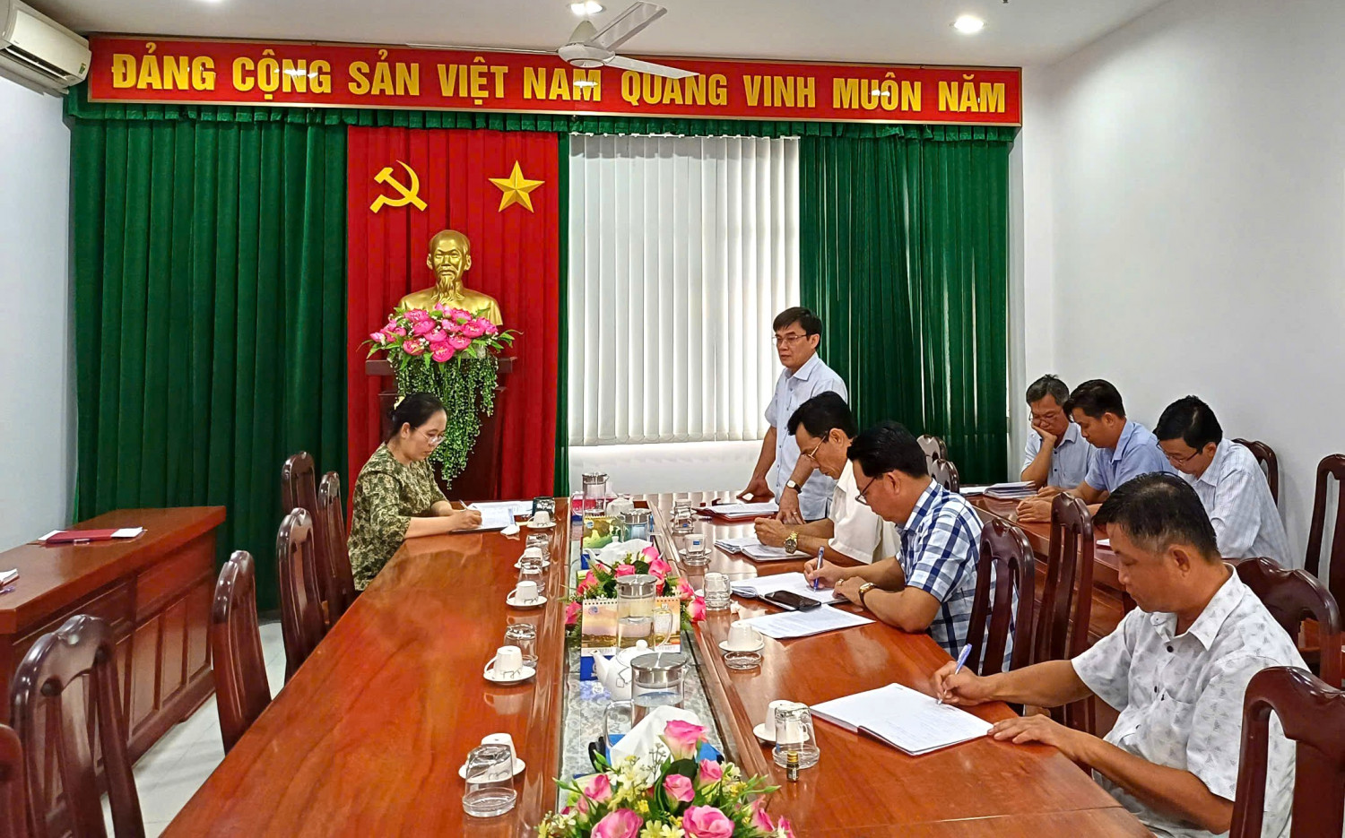 Quang cảnh buổi sinh hoạt chuyên đề của Chi bộ Ban Tổ chức Tỉnh ủy