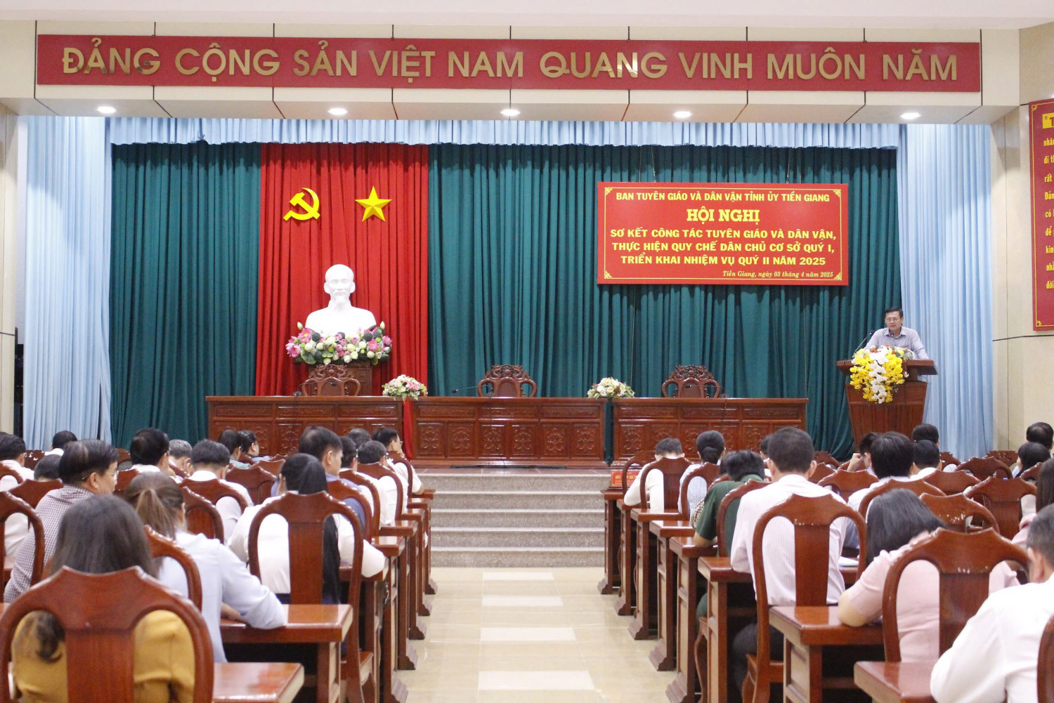 Quang cảnh hội nghị