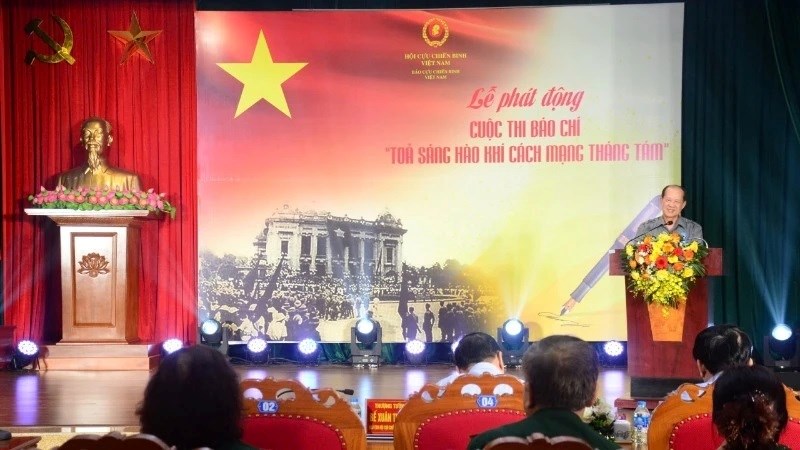 Thượng tướng Bế Xuân Trường, Chủ tịch Hội Cựu chiến binh Việt Nam phát biểu phát động Cuộc thi.